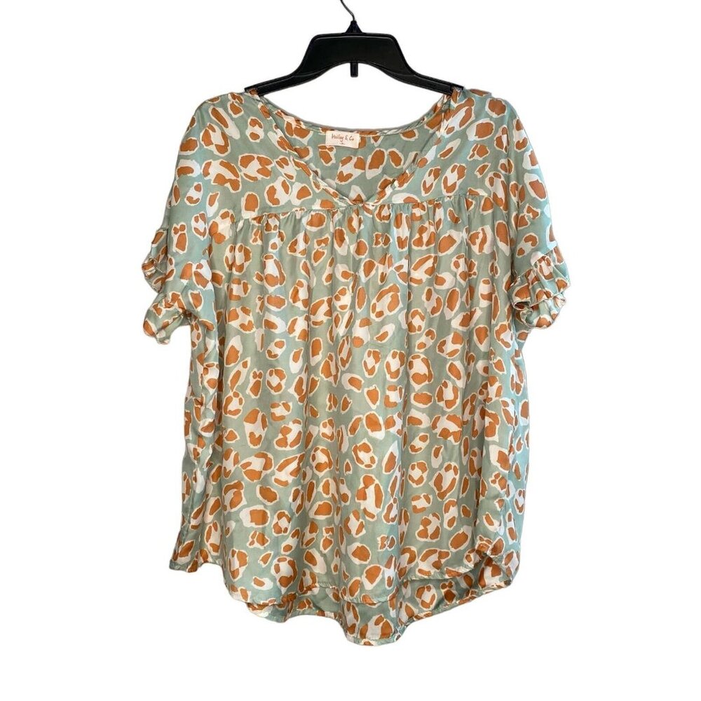 Hailey & Co V-Neck Blouse Top Women's size Medium Short Sleeve Leopard Print